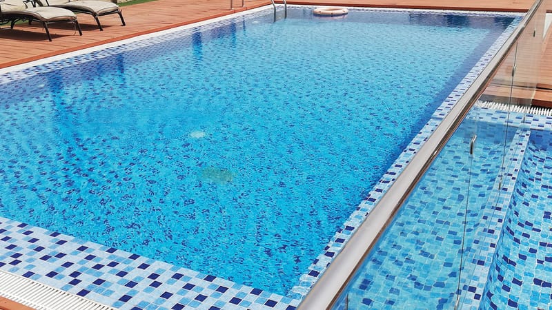 عزل مسابح ضد التسرب بالرياض